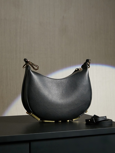 フェンディバッグ側面デザイン